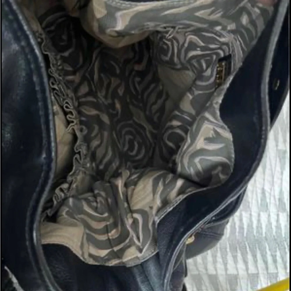 Steven by Steve Madden black leather shoulder bag- excellent condition. - Picture 2 of 5